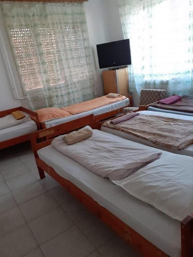 Malomtavi Vendeghaz Hotel Tapolca Bagian luar foto